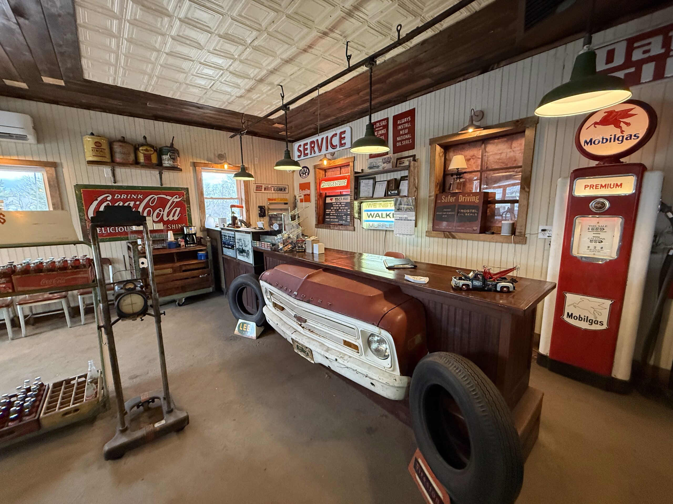 Inside the office of Wayne Carl Garage. Best auto repair shop of Limerick Pennsylvania.